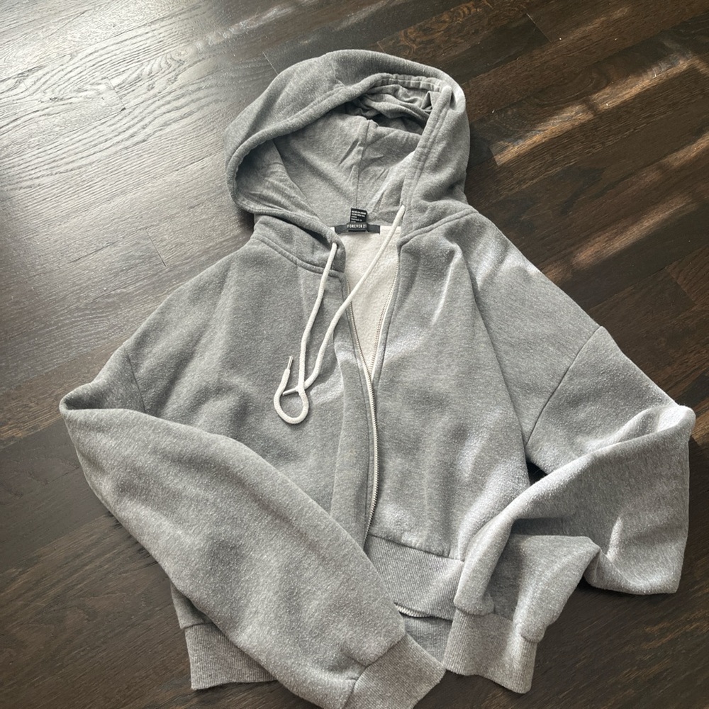 Forever 21 cropped grey zip up great condition size large